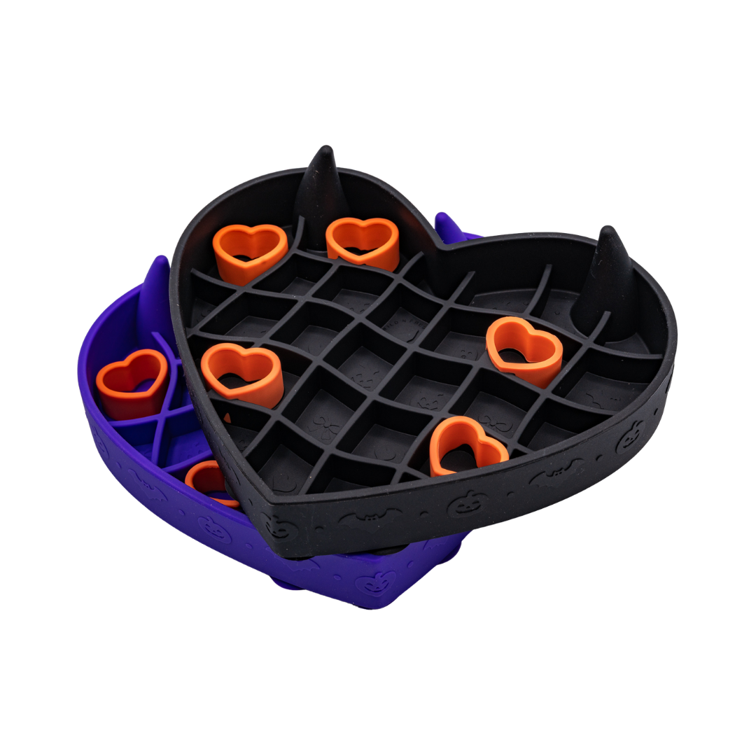 Heart-O-Ween Grub Mat: Midnight Pumpkin (Black + Orange)