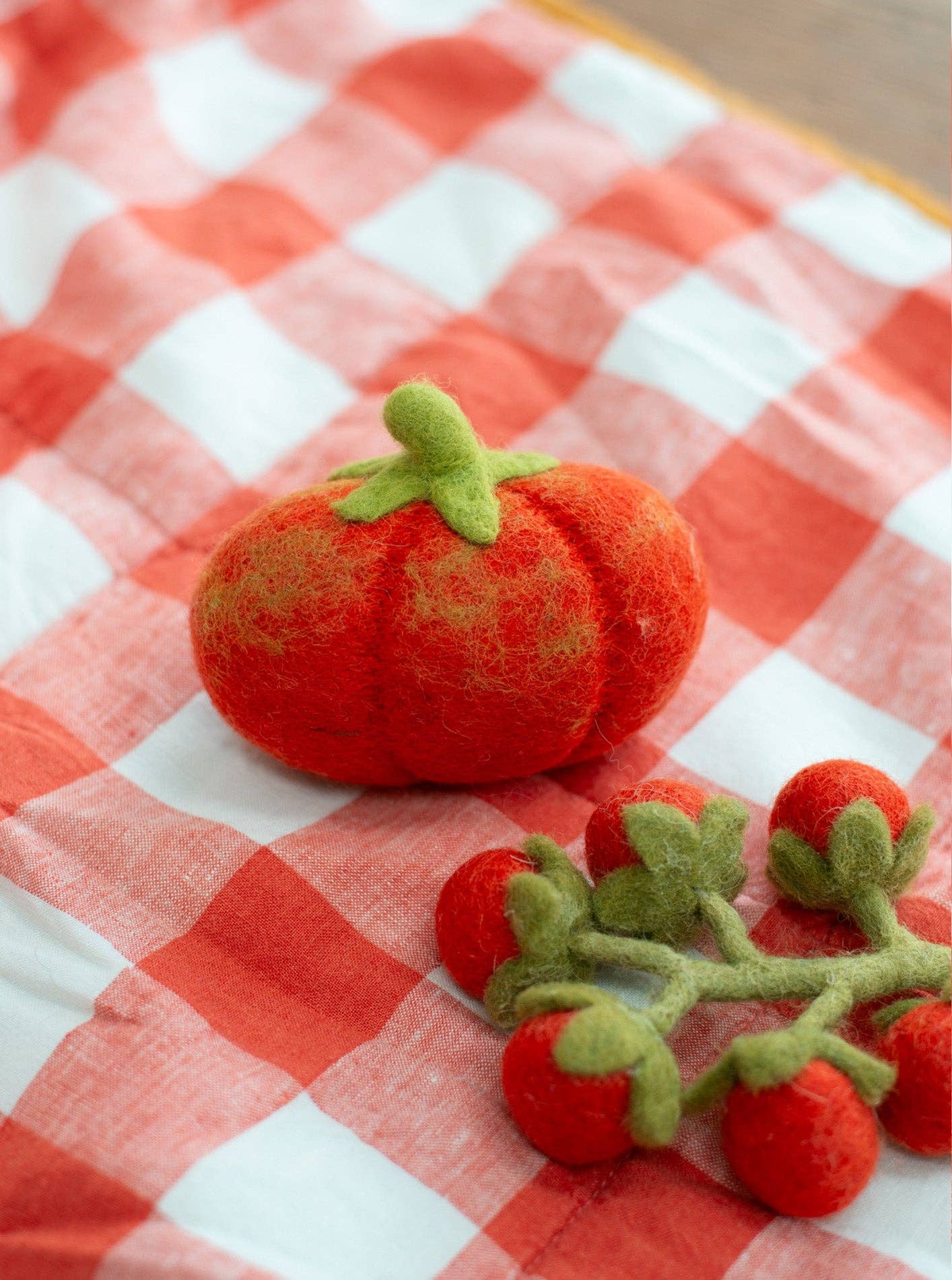 WOOL HEIRLOOM TOMATO