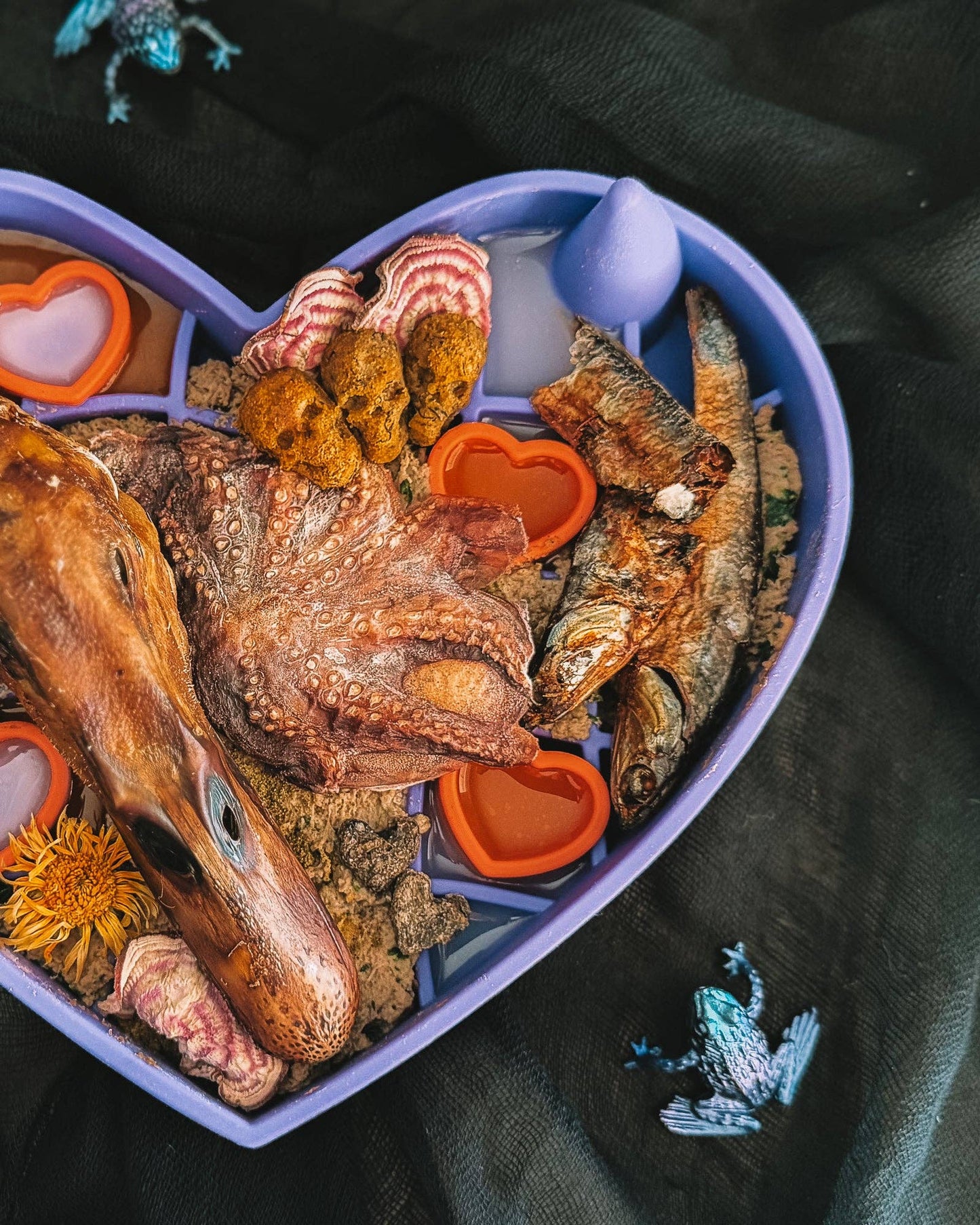 Heart-O-Ween Grub Mat: Midnight Pumpkin (Black + Orange)